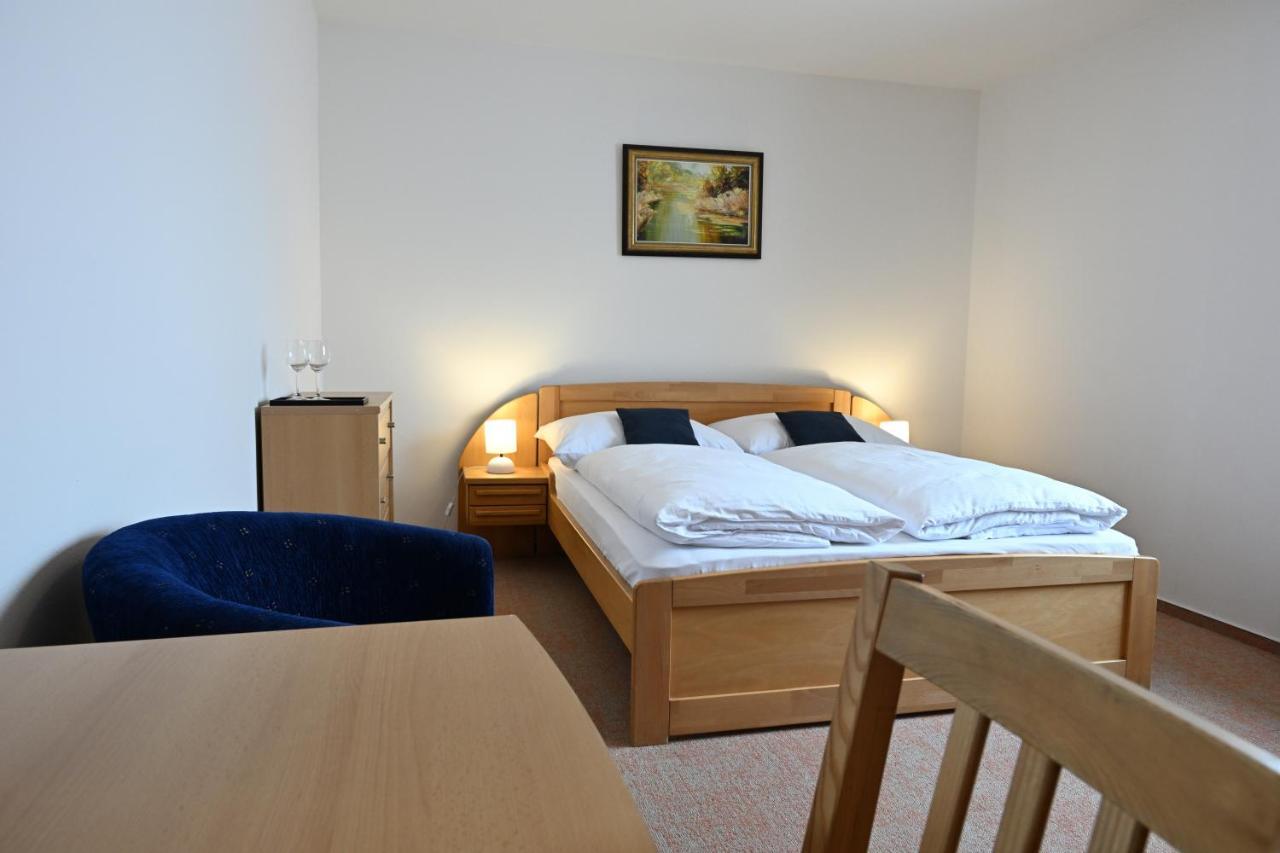 Hotel Euforia Nova Lesna Bagian luar foto